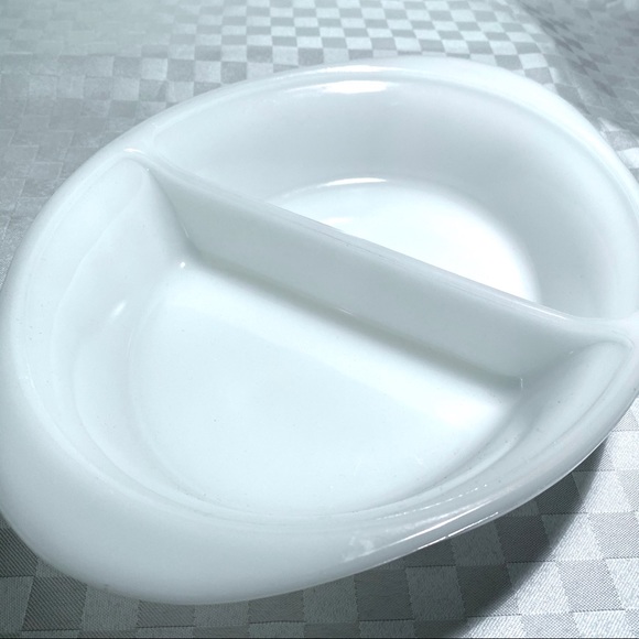 Vintage US Glass bake divided oval serving dish. - Picture 2 of 6